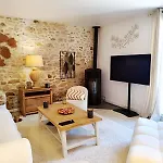 Charming House With Private Courtyard In The Heart Of