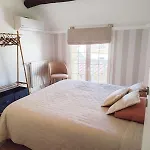 Semesterbostad Charming House With Private Courtyard In The Heart Of Gouvieux