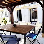 Semesterbostad Charming House With Private Courtyard In The Heart Of Gouvieux