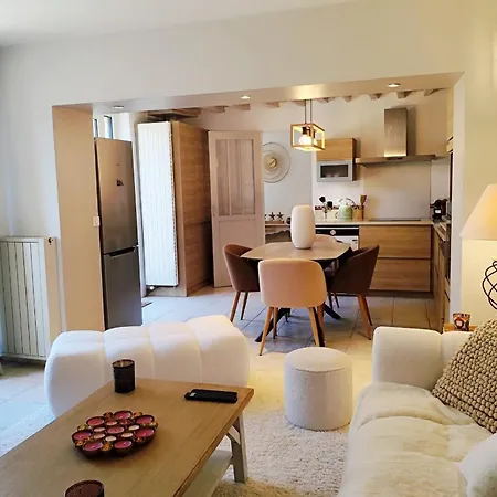 Charming House With Private Courtyard In The Heart Of