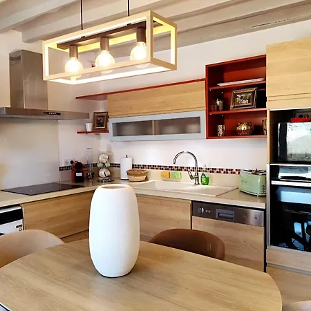 Charming House With Private Courtyard In The Heart Of