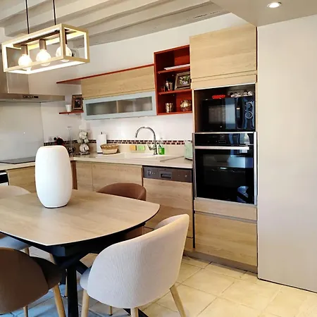 Charming House With Private Courtyard In The Heart Of * Gouvieux