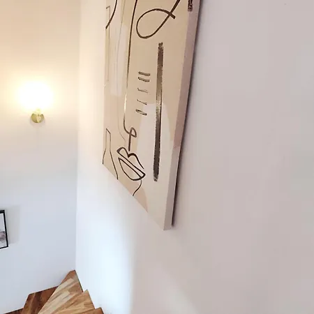 Charming House With Private Courtyard In The Heart Of